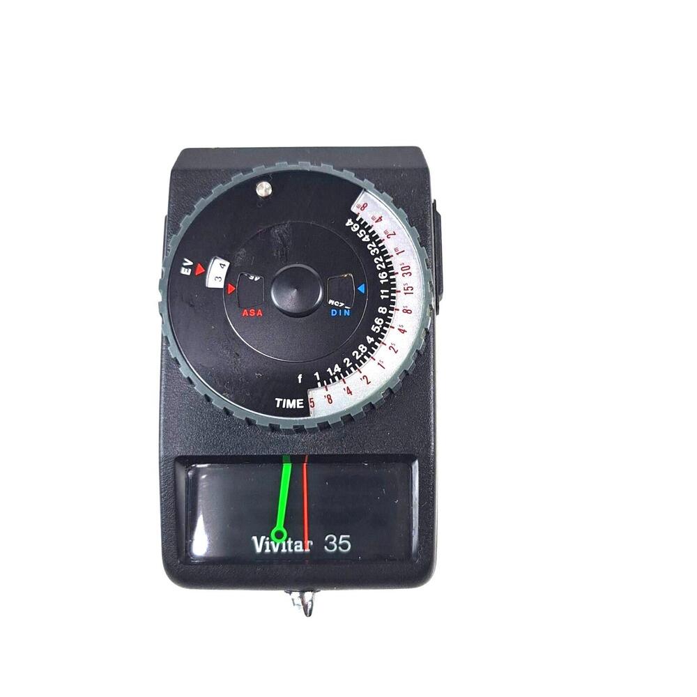 Vivitar 35 Light / Exposure Meter With Case Turns On- not fully tested‎